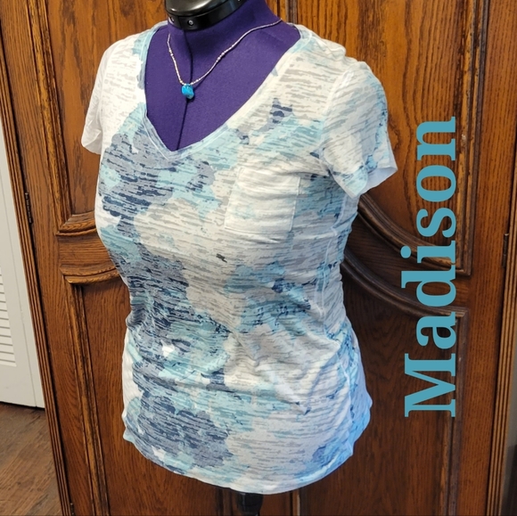 ❣️HP❣️Madison sheer splash turquoise V neck short sleeve blouse size: S - Picture 1 of 4
